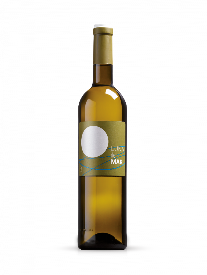 Artisan fruity white wine Luna de Mar