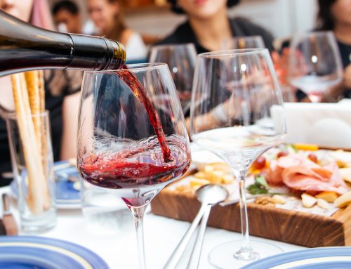 Sigue disfrutando de los vinos tintos valencianos también en verano