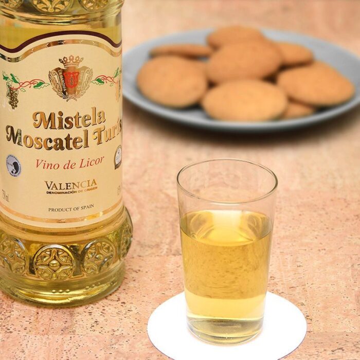 Mini Mistela Mistela or Moscatel: ¿Which is better? • Baronía de Turís